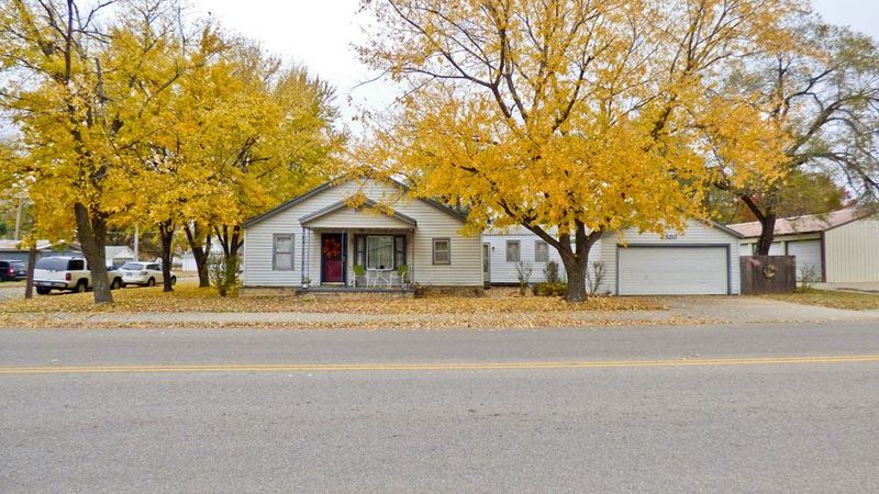 520 W Bridge St, Mulvane, KS 67110