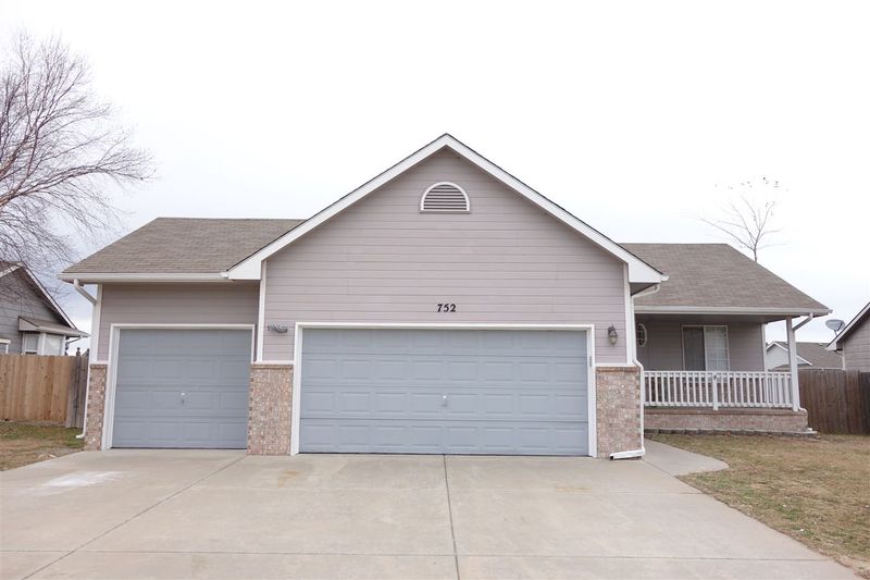 752 E Peach, Haysville, KS 67060