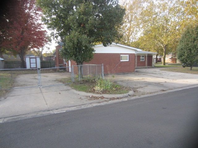 718 Edgewood Dr, Mulvane, KS 67110