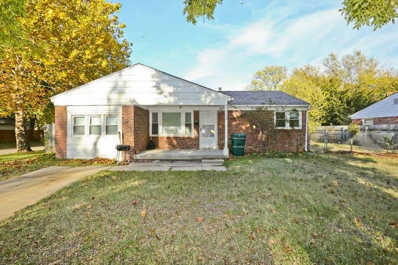 1102 E Donnell St, Wichita, KS 67216