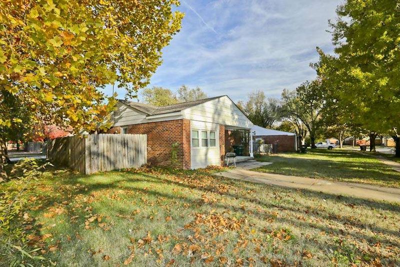 1102 E Donnell St, Wichita, KS 67216