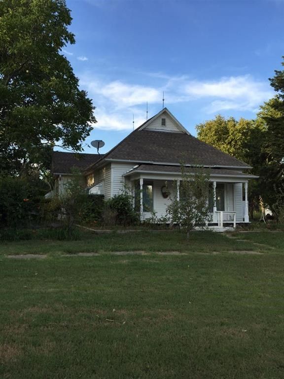 308 W Water St, Severy, KS 67137