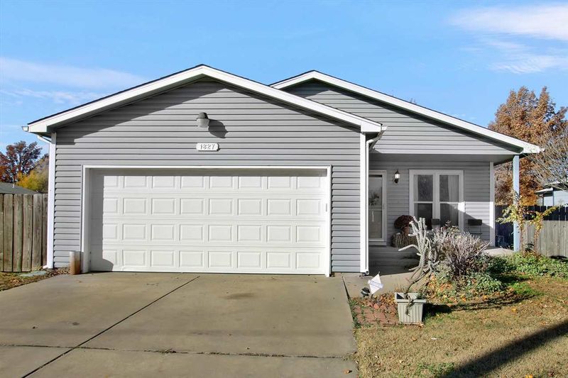 1827 S Maize Rd, Wichita, KS 67209