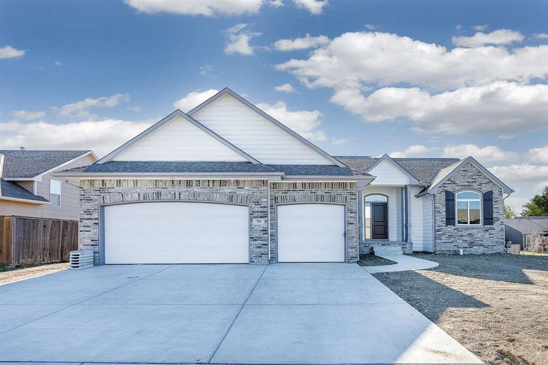 701 W Slate St, Andover, KS 67002