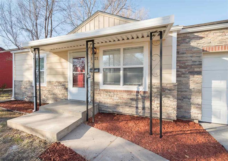 1221 S Waverly St, Wichita, KS 67218