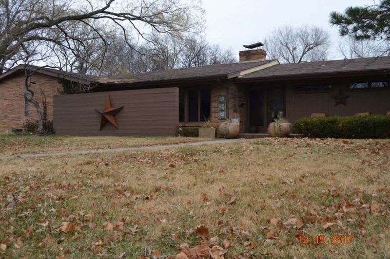 642 N Hampton Rd, Wichita, KS 67206