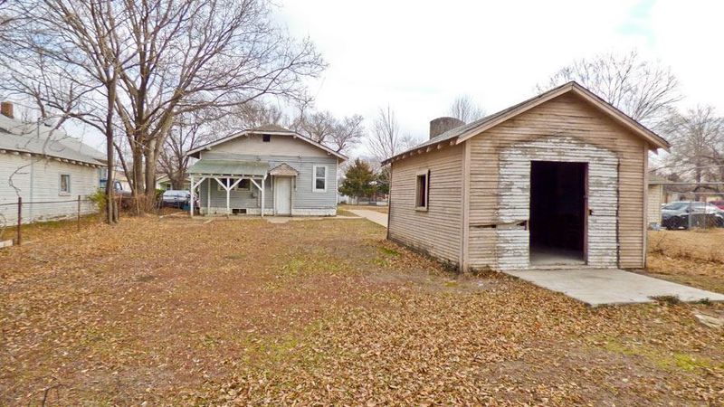 2167 S Topeka Ave, Wichita, KS 67211