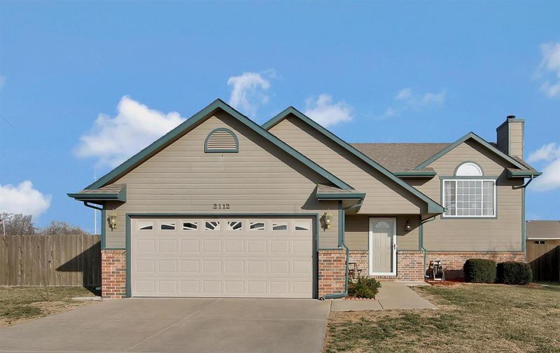 2112 E Timber Creek St, Derby, KS 67037