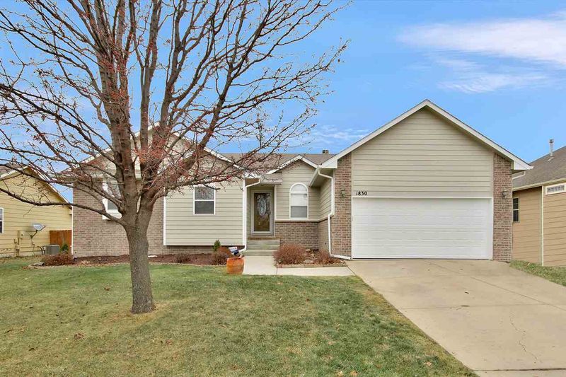 1830 N Lakeside Dr, Andover, KS 67002