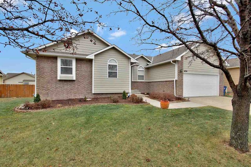 1830 N Lakeside Dr, Andover, KS 67002