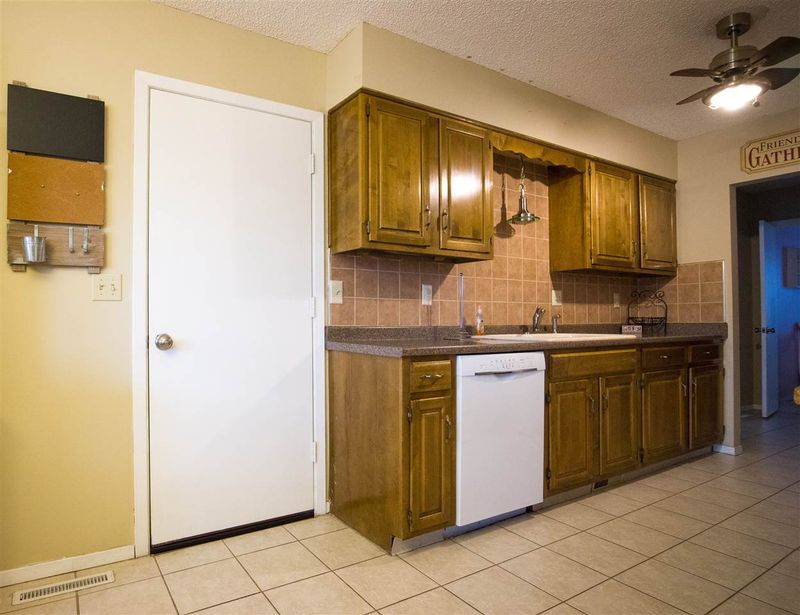 215 Scott St, Valley Center, KS 67147