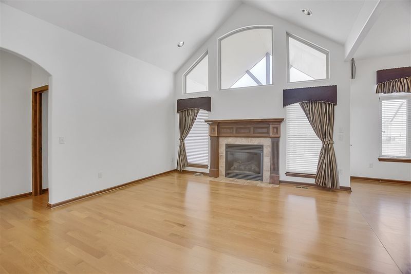 825 N Crescent Lakes Pl, Andover, KS 67002