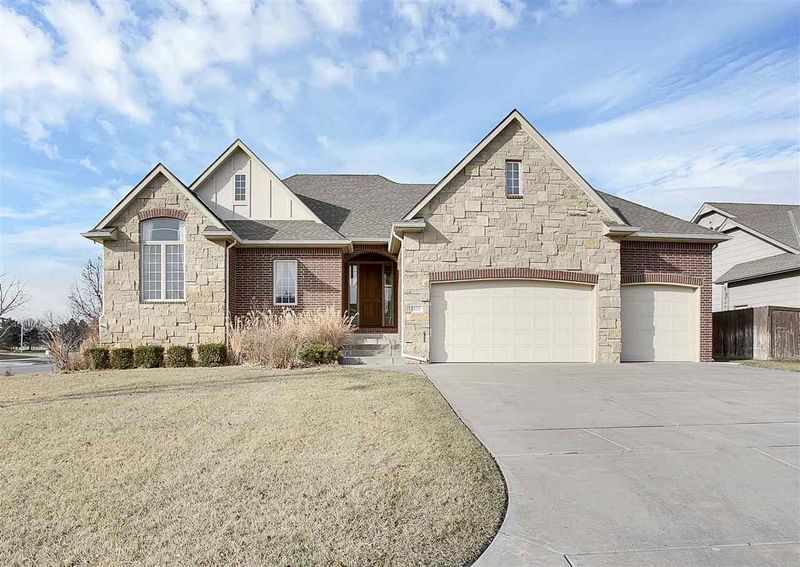 825 N Crescent Lakes Pl, Andover, KS 67002