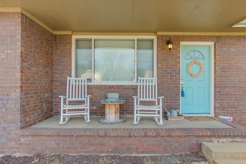 123 W Northwind Dr, Valley Center, KS 67147