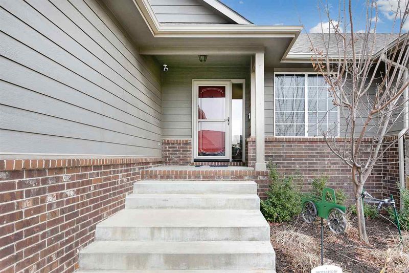 10908 W Hampton Lakes Ct, Maize, KS 67101