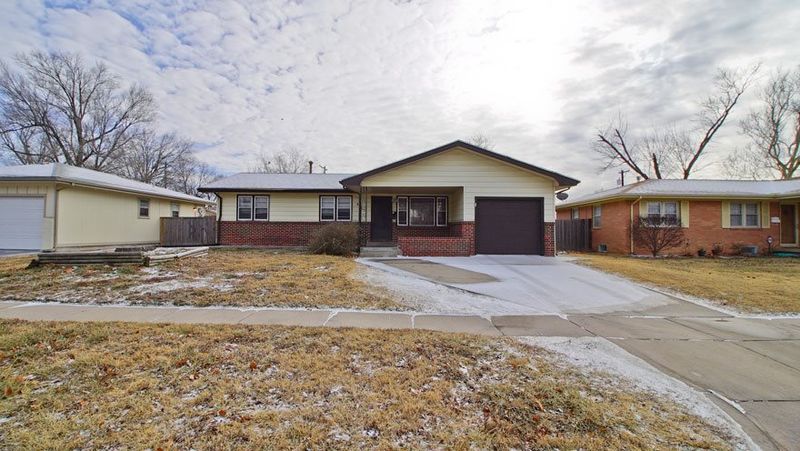 8021 E Zimmerly St, Wichita, KS 67207