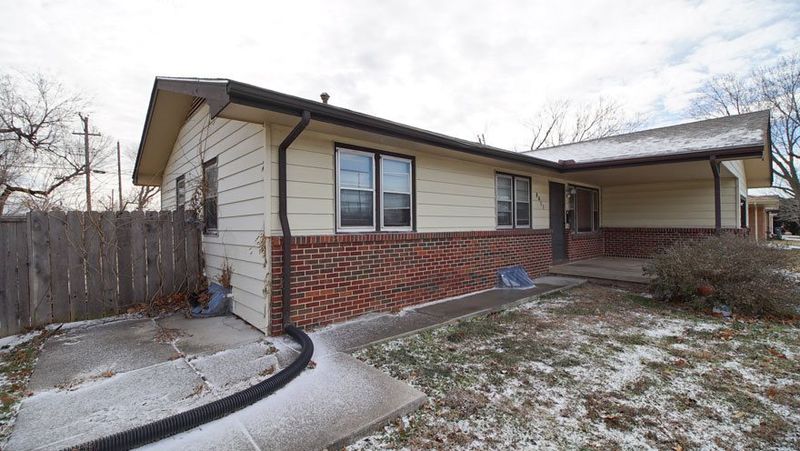 8021 E Zimmerly St, Wichita, KS 67207
