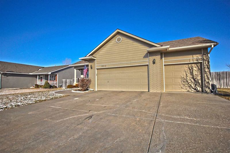 2212 E Glen Hills Dr, Derby, KS 67037