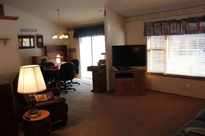1227 Trinity Dr, Newton, KS 67114