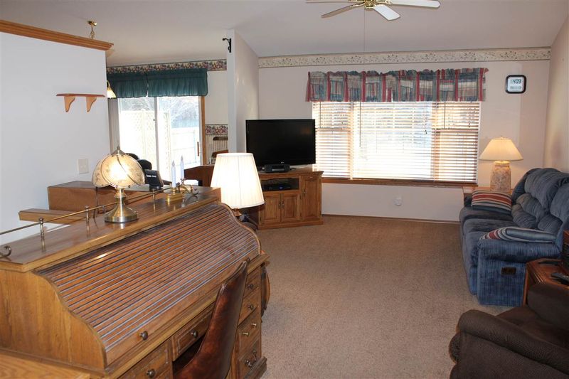 1227 Trinity Dr, Newton, KS 67114