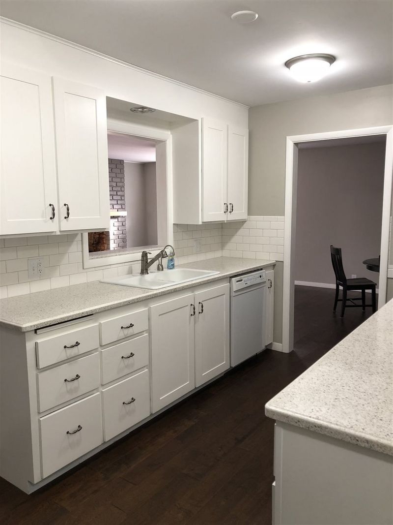708 Santa Fe St, Newton, KS 67114