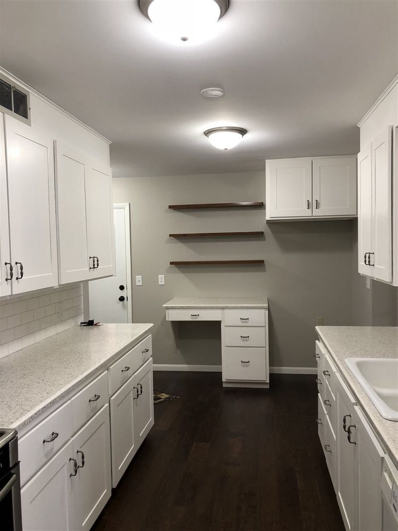 708 Santa Fe St, Newton, KS 67114