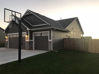 1421 S Arbor Meadows St, Derby, KS 67037