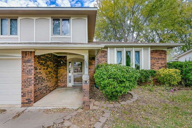 1500 E Maple St, Derby, KS 67037
