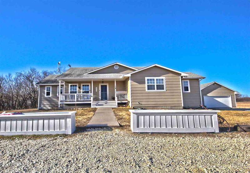 9725 N Webb Rd, Valley Center, KS 67147