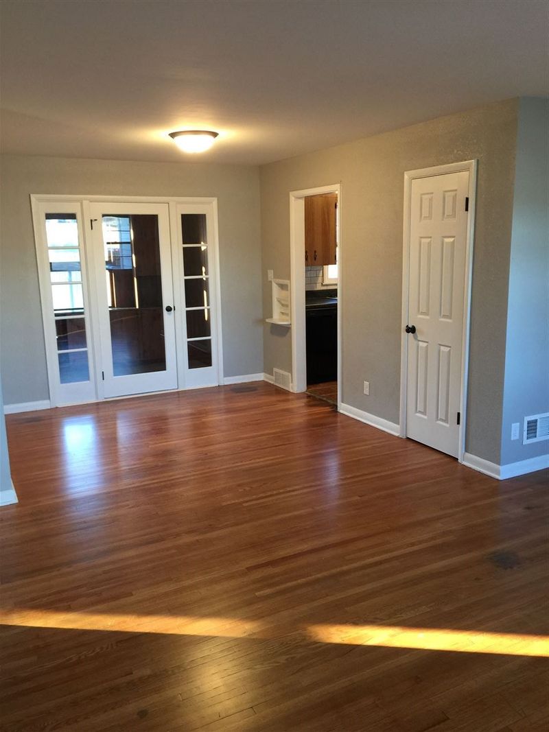 6323 E Eilerts St, Wichita, KS 67218