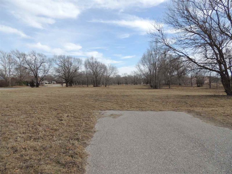 5960 S Seneca, Wichita, KS 67216