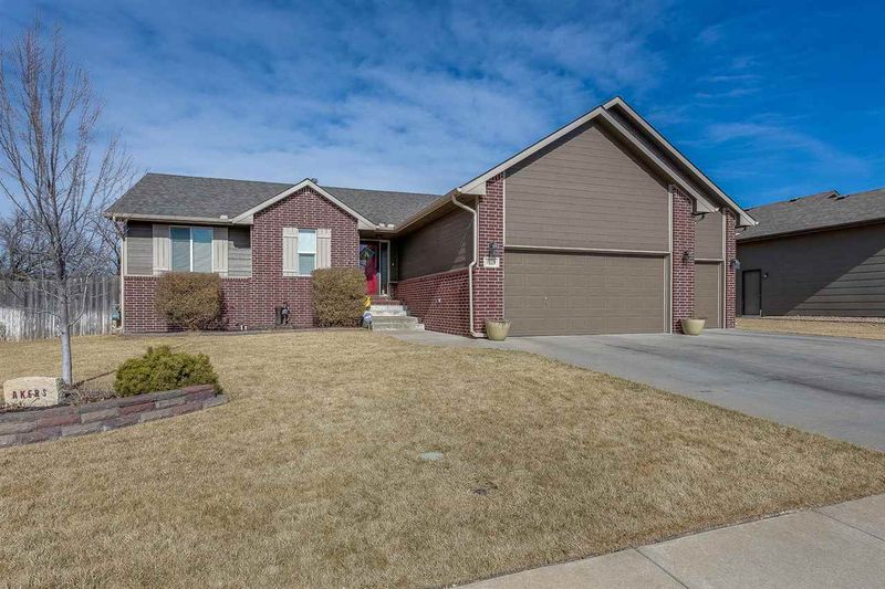 1019 E Splitwood Way, Derby, KS 67037