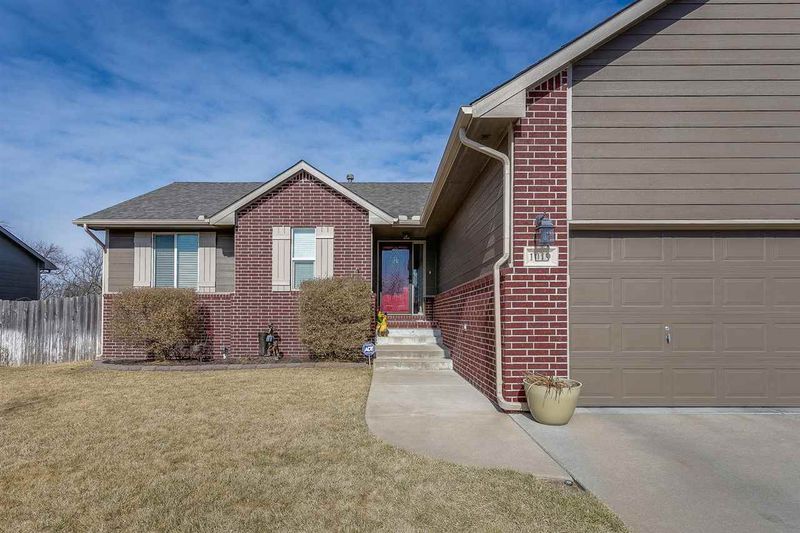 1019 E Splitwood Way, Derby, KS 67037