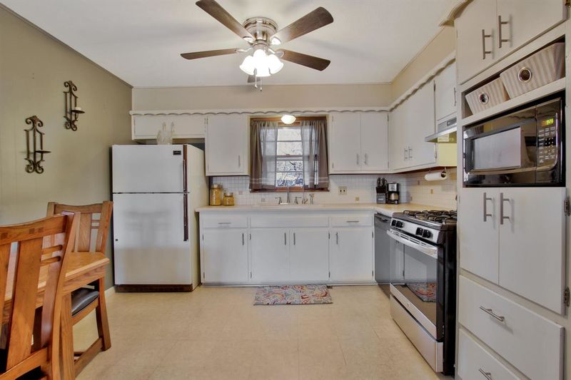 830 Trotter St, Maize, KS 67101