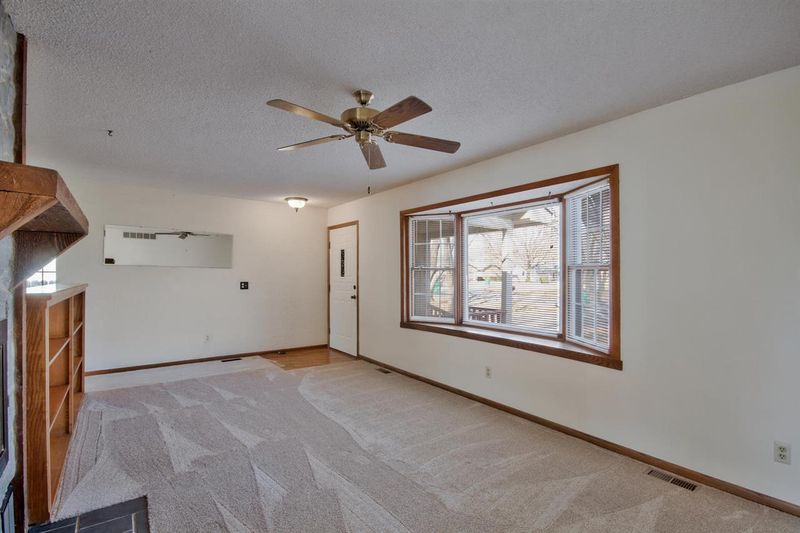 12 N Whirlwind Ct, Valley Center, KS 67147