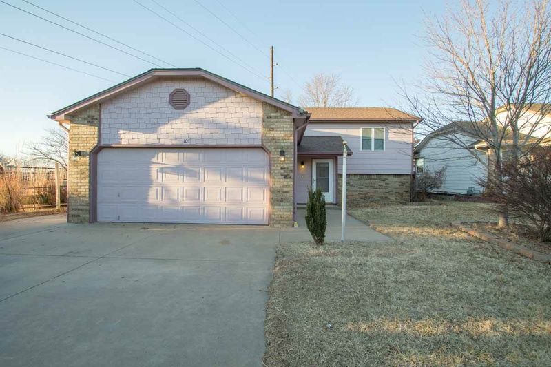 107 Chestnut Dr, Mulvane, KS 67110