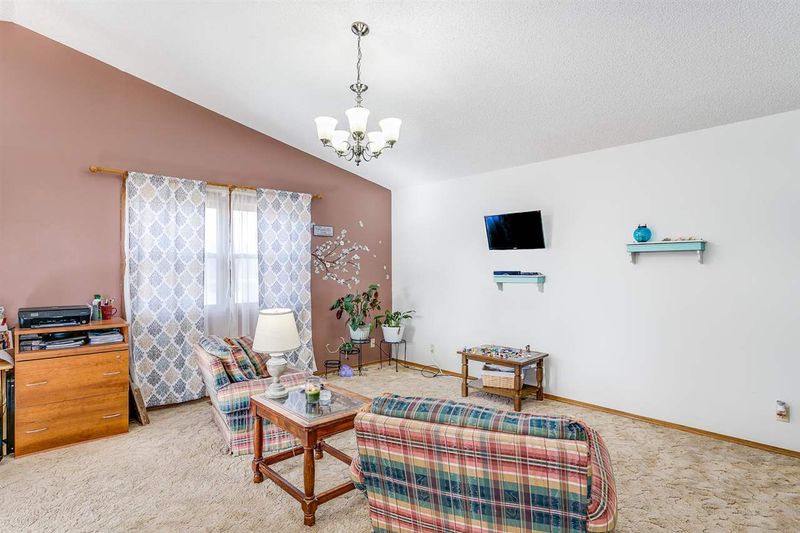 8815 E Hurst St, Wichita, KS 67210