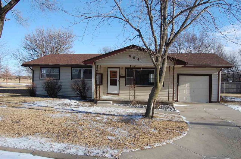 664 N Burns Ave, Valley Center, KS 67147