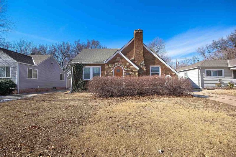 615 N Dellrose Ave, Wichita, KS 67208