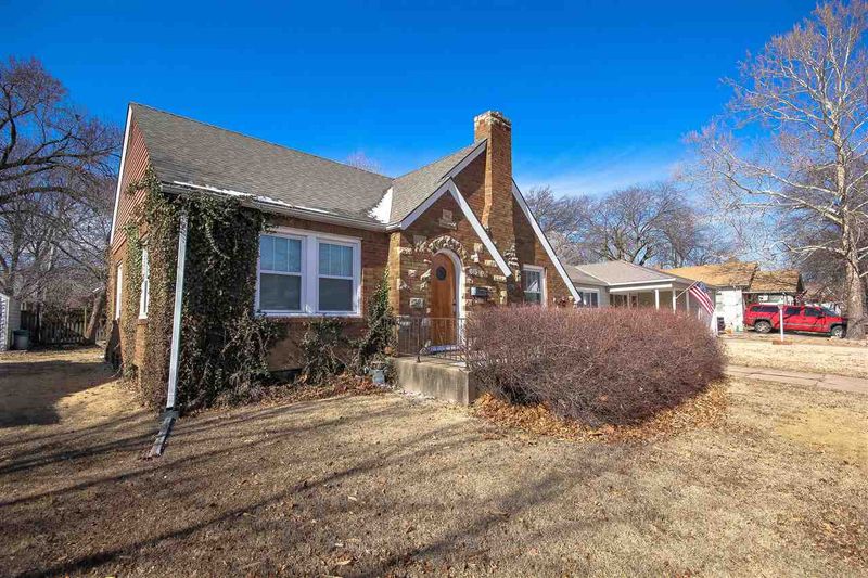 615 N Dellrose Ave, Wichita, KS 67208