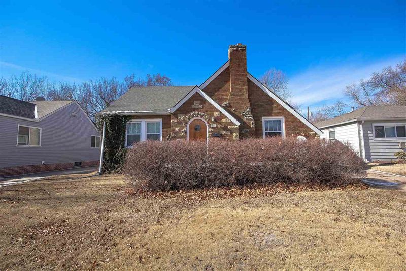 615 N Dellrose Ave, Wichita, KS 67208