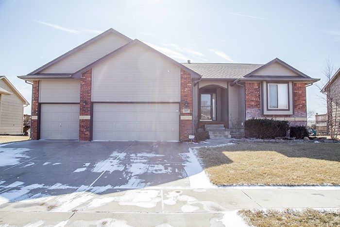 2427 N Fieldstone St, Andover, KS 67010