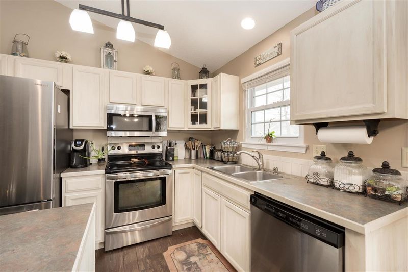 900 N Meadow Rd, Valley Center, KS 67147