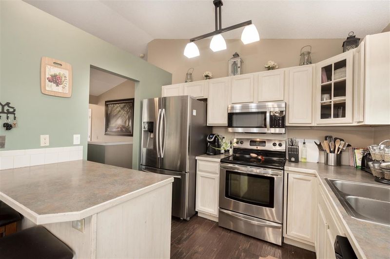900 N Meadow Rd, Valley Center, KS 67147