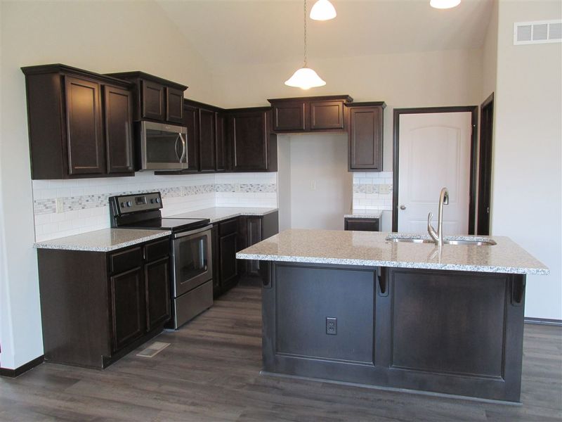 5331 N Rock Spring Ct, Bel Aire, KS 67226