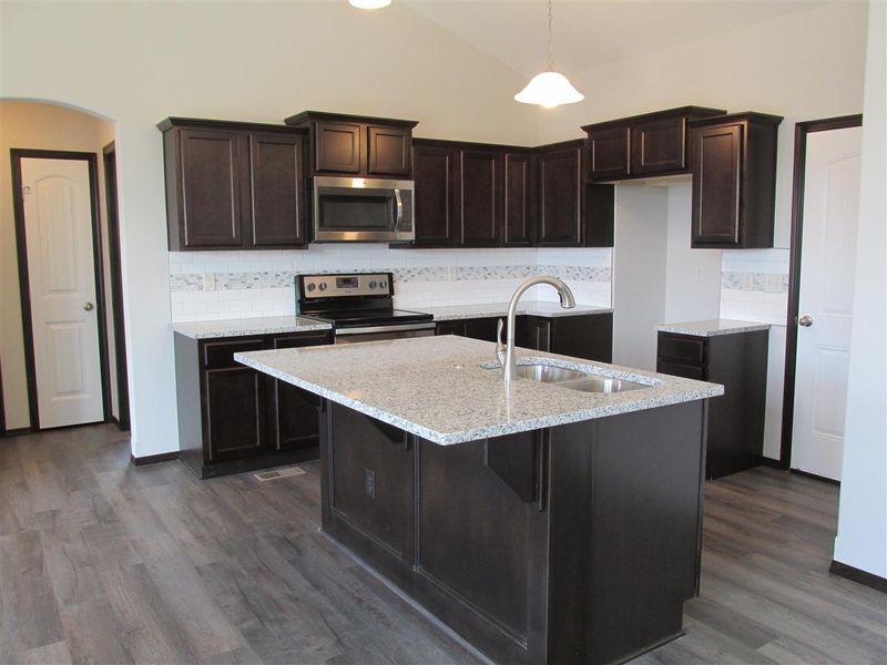 5331 N Rock Spring Ct, Bel Aire, KS 67226