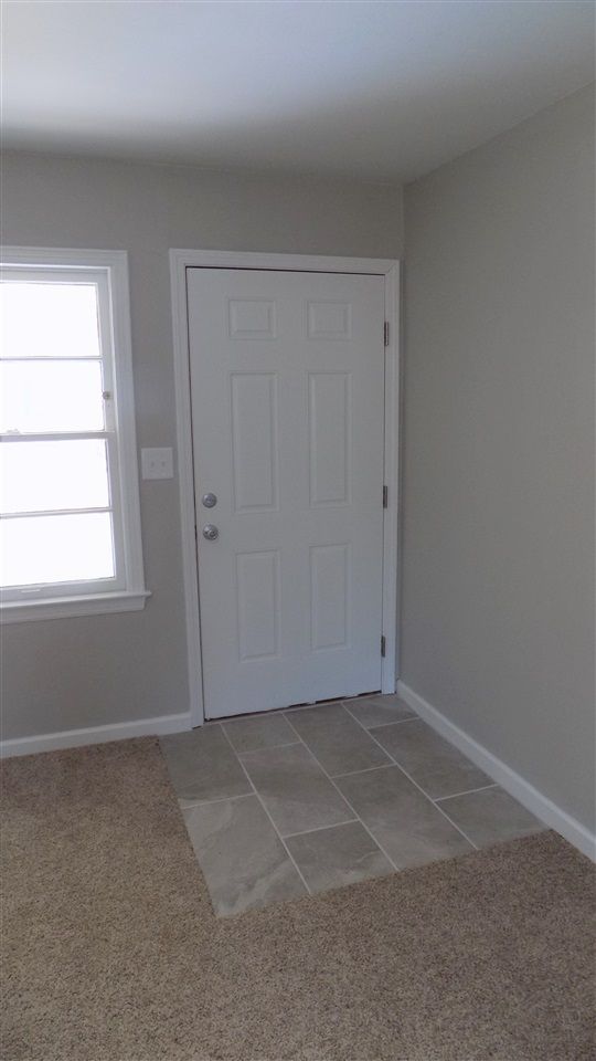 627 S Crestway St, Wichita, KS 67218