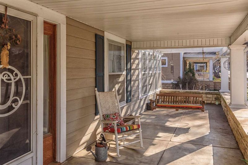 1104 E 9th Ave, Winfield, KS 67156