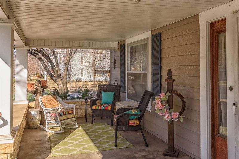 1104 E 9th Ave, Winfield, KS 67156