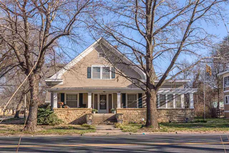 1104 E 9th Ave, Winfield, KS 67156